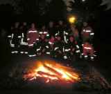 Freiwillige Feuerwehr Groß Klein am Lagerfeuer beim Lampionumzug 2003 im Fischerdorf